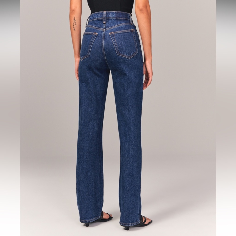 Abercrombie & Fitch Ultra High Rise 90s Straight Jean 23/000